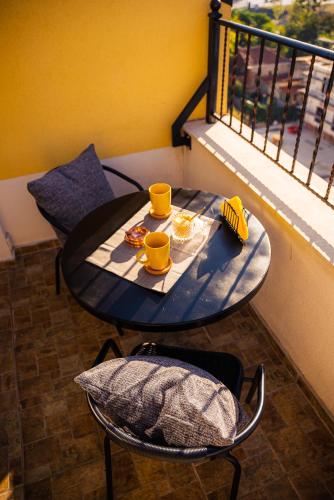 Pumpkin Spiced Suite with Own Parking and Office Setup, Sofia (photo 3)