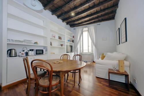 Beautiful Apartment in Campo de Fiori - image 2