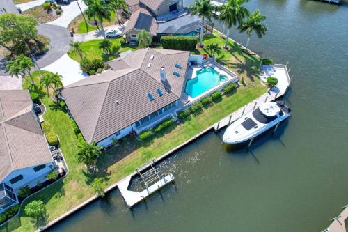 Villa Waterview - Amazing Gulf access pool and spa home on spacious corner lot! - Punta Blanca Bay, FL