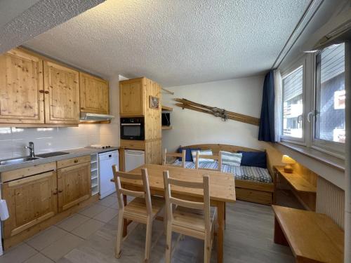 Appartement Les Menuires, 1 pièce, 4 personnes - FR-1-452-233 Les Menuires