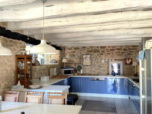 La Vigne, fully modernised farmhouse dated 1882 incl Swimming pool in Saint-Dier-d'Auvergne