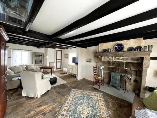 Iekārtas, La Vigne, fully modernised farmhouse dated 1882 incl Swimming pool in Saint-Dier-d'Auvergne