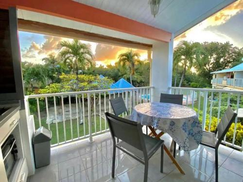 Studio Mezzanine avec piscine a 400m de la plage - Location saisonnière - Sainte-Anne