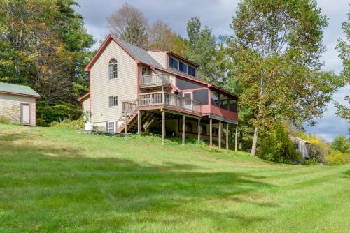 Charming Putney Home: Porch, Grill & Hiking Trails in 普特尼 (VT)