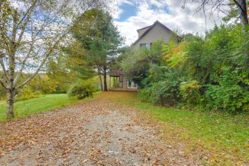 Charming Putney Home: Porch, Grill & Hiking Trails in 普特尼 (VT)