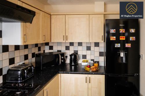 Exclusive Two Bedroom House by AV Hughes Properties Short Lets & Serviced Accommodation Northampton For Families & Business