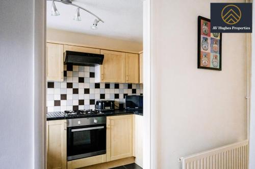 Exclusive Two Bedroom House by AV Hughes Properties Short Lets & Serviced Accommodation Northampton For Families & Business