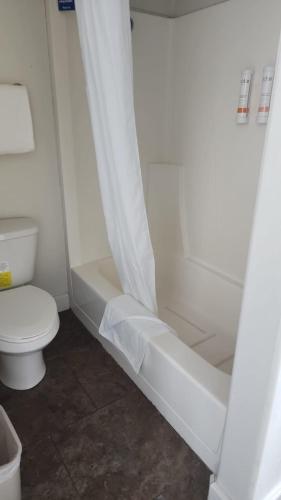 Deluxe Queen Suite