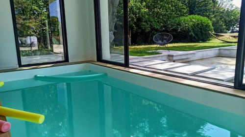 Villa Short Cravate - Maison contemporaine Proche Rennes - Piscine intérieure 29 degrés