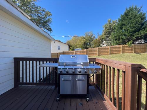 5BR 4B Huge Space with 2 Level Game Barn