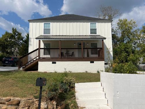 5BR 4B Huge Space with 2 Level Game Barn