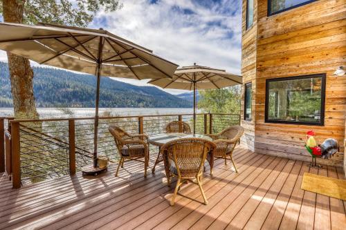 Lake Front Family Home at Donner