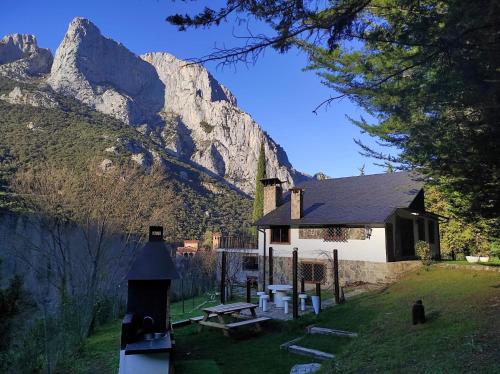 El Chalet de la Poza - Río, barbacoa, Wifi, zona de trabajo, vistas.