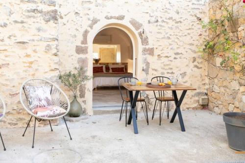 Unique guest room in the heart of Provence "The Secret of the Stones"