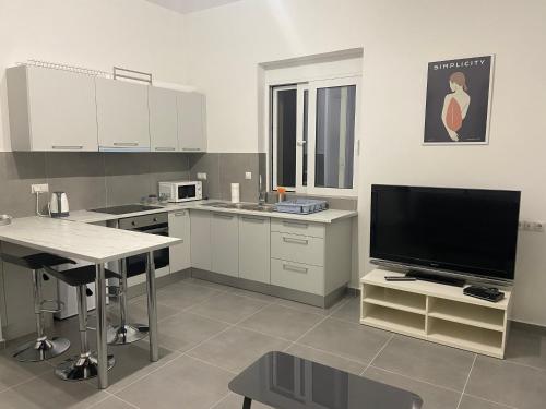 Leo's Apartments 2