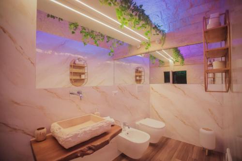 Bathroom, Romantic Suite with Private Jacuzzi Malely Suite in Martina Franca