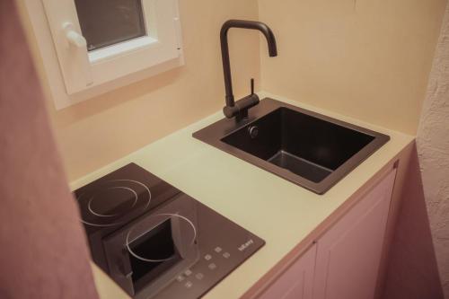 Kitchen, Romantic Suite with Private Jacuzzi Malely Suite in Martina Franca
