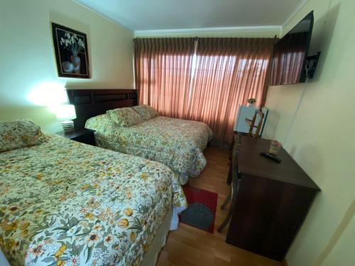 1 king bed, 1 twin bed