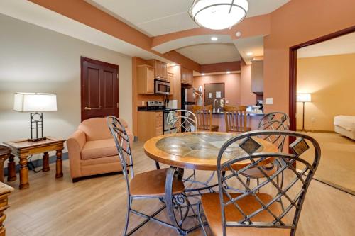 Wisconsin Dells Resort Condo with 2 Fireplaces in Wisconsin Dells, USA