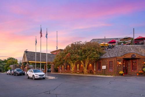 Best Western Plus White Bear Country Inn in White Bear Lake, USA