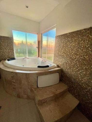 Гидромассажная ванна, Casa Frente Praia Búzios (Casa Frente Praia Buzios) in Формоса Бэй