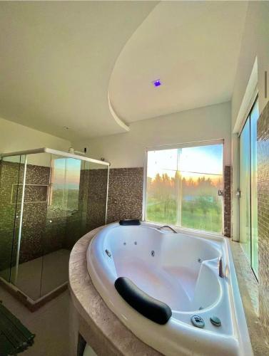 Гидромассажная ванна, Casa Frente Praia Búzios (Casa Frente Praia Buzios) in Формоса Бэй