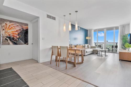 Panoramic views 1 bed Beach Walk 27th Miami in Hollywood, USA