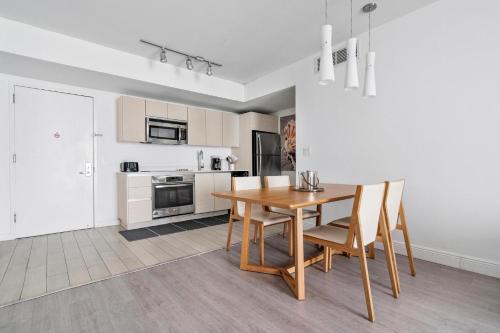 Panoramic views 1 bed Beach Walk 27th Miami in Hollywood, USA