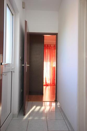One-Bedroom Apartment with Balcony and Sea View image 1