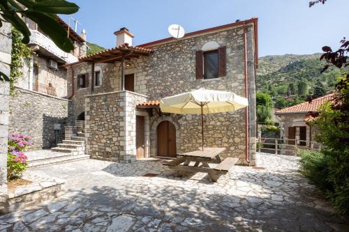 Balkons/terase, Rustic home in heart of Stemnitsa in Stemnitsa