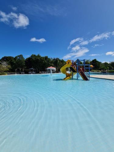 . ILOA Condomínio Resort BARRA DE SÃO MIGUEL, Quarto em frente a piscina