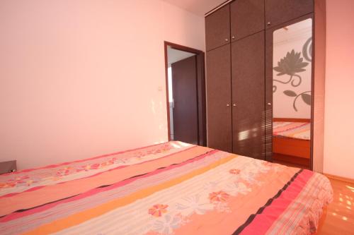 One-Bedroom Apartment with Balcony and Sea View image 8