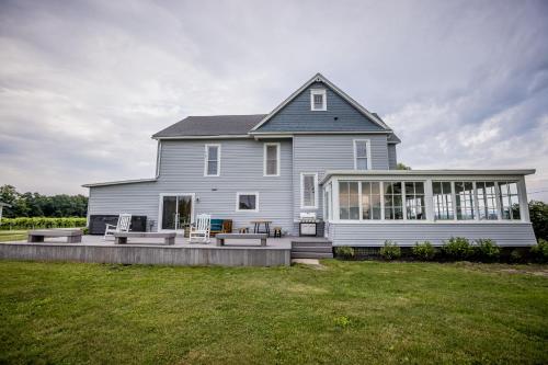 Lakeside Vineyard Farmhouse in North East, USA