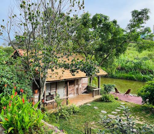 . Boong House