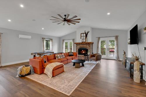 Pool Table, Fireplace, Patio, Office in Tulsa, USA