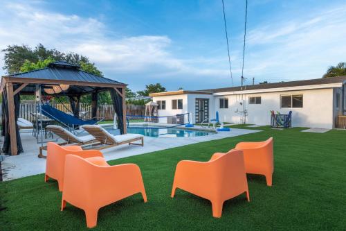 King Bed with Gym & Heated Pool Near the Beach in Deerfield Beach, Vereinigte Staaten von Amerika