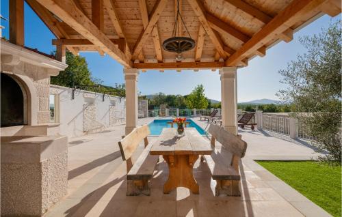 Peldbaseins, Awesome Home In Cista Provo in Cista Provo