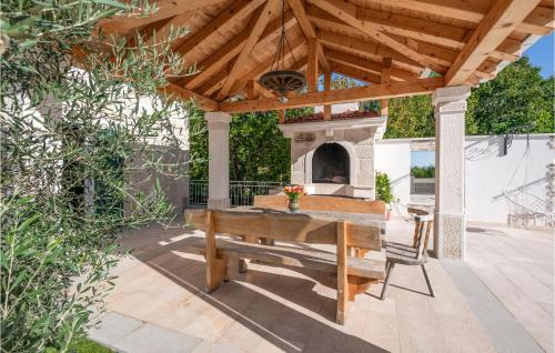 Peldbaseins, Awesome Home In Cista Provo in Cista Provo