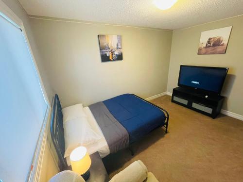 Awesome Bedroom - Accommodation - Edmonton