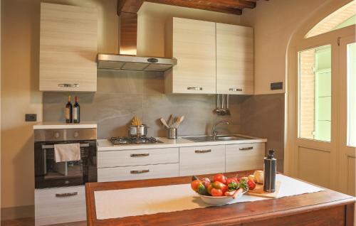 кухня, Gorgeous Home In Castiglion Fiorentino in Кастільон Флорентіно