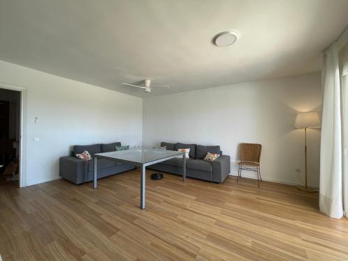 Chalet en primera línea de una planta con piscina privada y acceso directo a la playa Chalet en primera línea de una planta con piscina privada y acceso directo a la playa