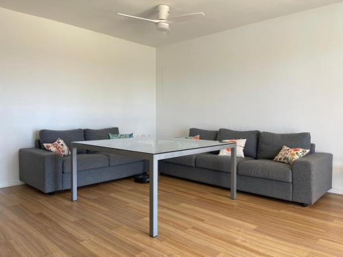 Chalet en primera línea de una planta con piscina privada y acceso directo a la playa Chalet en primera línea de una planta con piscina privada y acceso directo a la playa