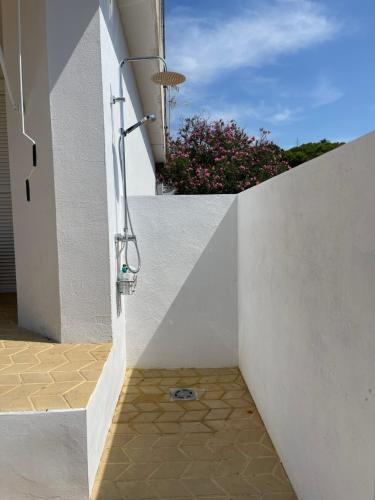 Chalet en primera línea de una planta con piscina privada y acceso directo a la playa Chalet en primera línea de una planta con piscina privada y acceso directo a la playa