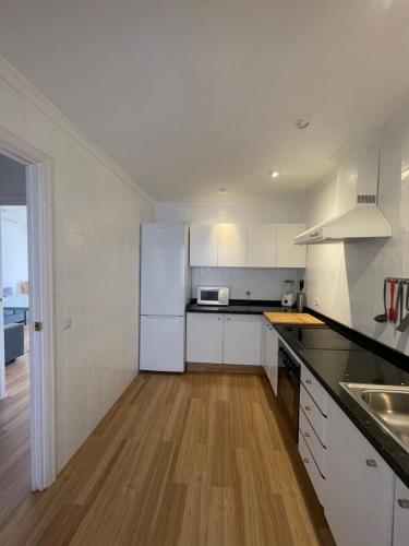 Chalet en primera línea de una planta con piscina privada y acceso directo a la playa Chalet en primera línea de una planta con piscina privada y acceso directo a la playa