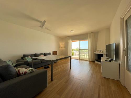 Chalet en primera línea de una planta con piscina privada y acceso directo a la playa Chalet en primera línea de una planta con piscina privada y acceso directo a la playa