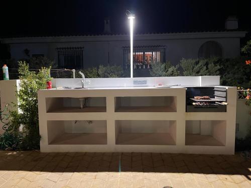 Chalet en primera línea de una planta con piscina privada y acceso directo a la playa Chalet en primera línea de una planta con piscina privada y acceso directo a la playa