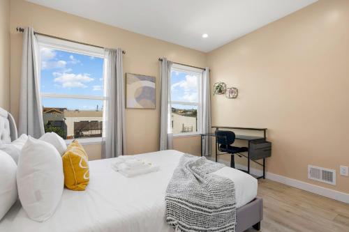 Modern 2Bed 2Bath w/ parking in Excelsior District - Tap to explore photos
