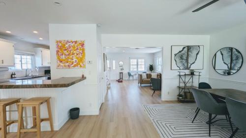Modern Spacious Sunny Los Angeles Retreat in Hawthorne, USA