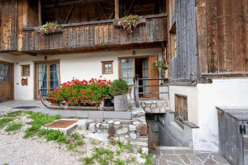 Casa Lacedel 1, on ski slopes