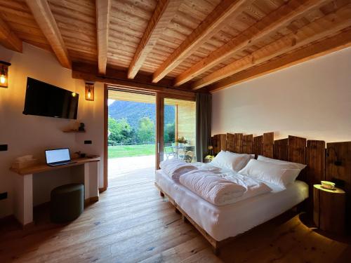 Triple Room with Mountain View